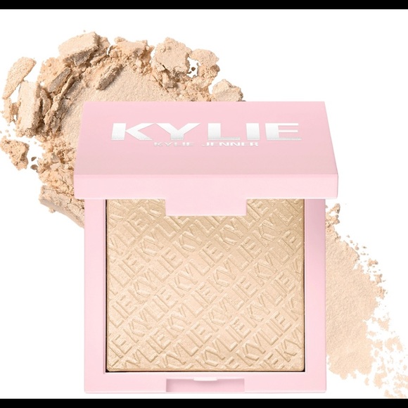 Kylie Kylighter pressed illuminating powder in Ice Me Out - Picture 4 of 4
